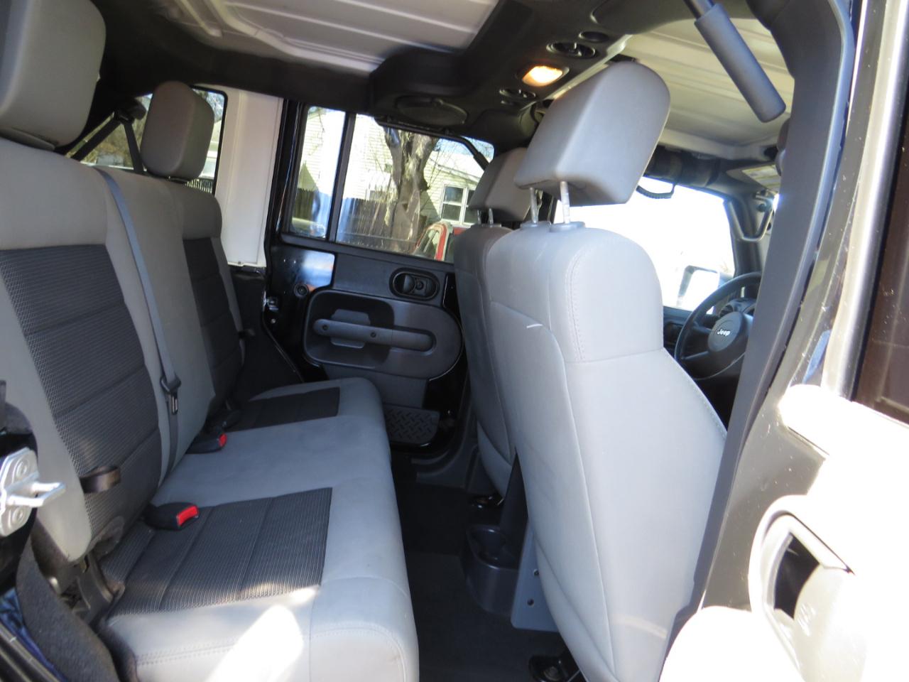 Jeep Wrangler Unlimited 4WD 4dr X 2009