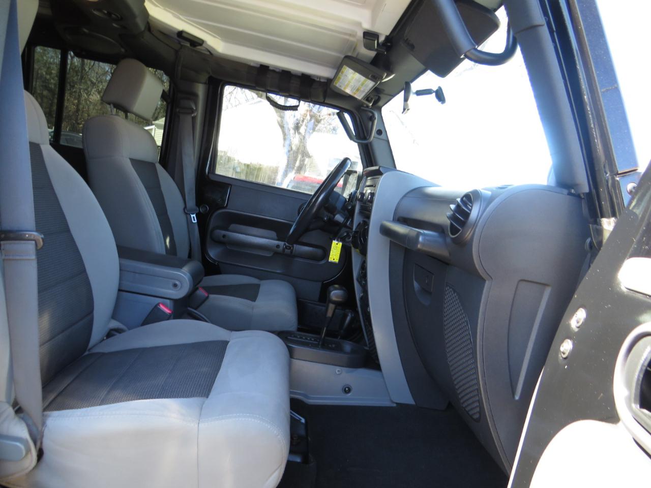 Jeep Wrangler Unlimited 4WD 4dr X 2009