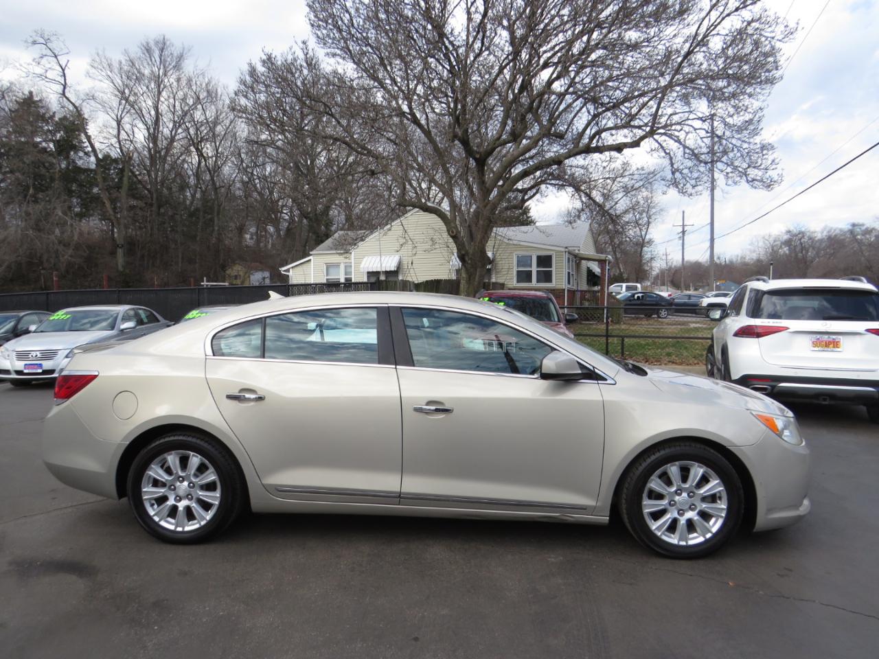 Buick LaCrosse 4dr Sdn Base FWD 2012