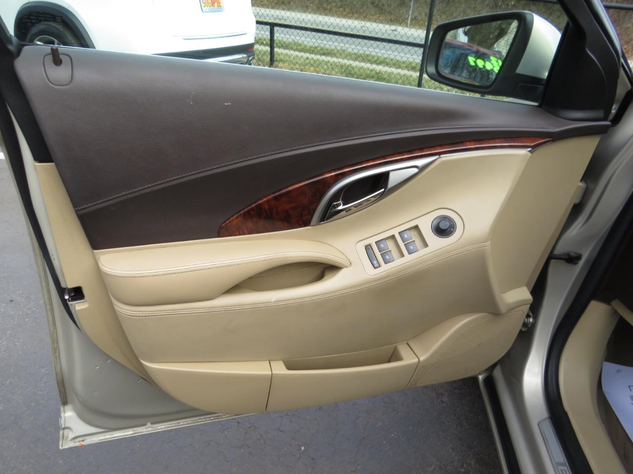 Buick LaCrosse 4dr Sdn Base FWD 2012