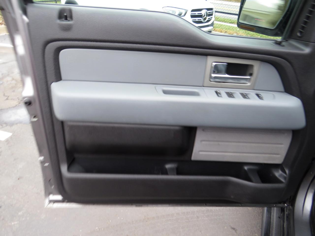 Ford F-150 4WD SuperCrew 145" Platinum 2011