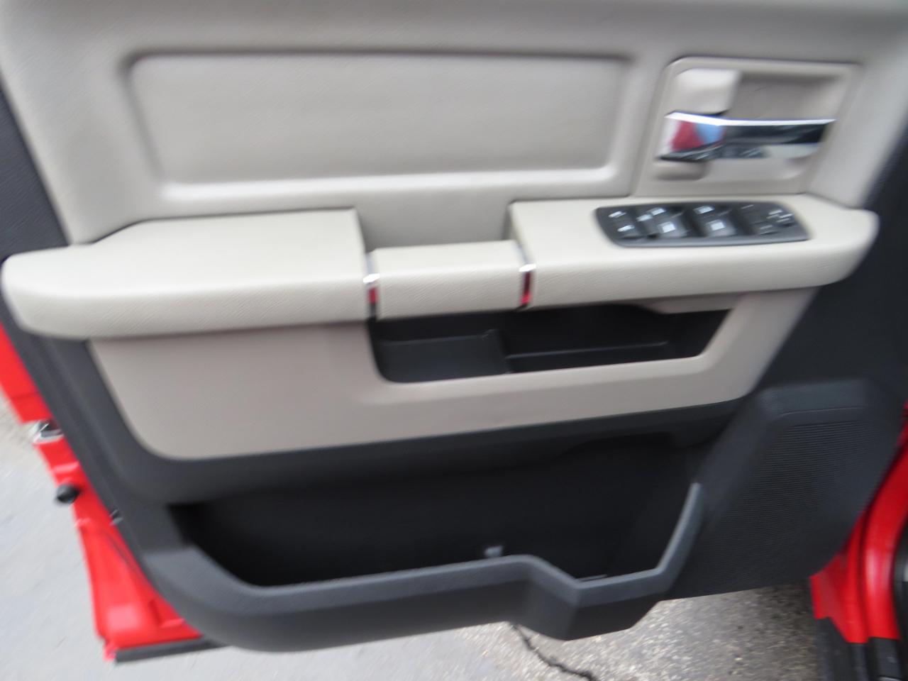 Dodge Ram 1500 4WD Crew Cab 140.5" SLT 2010