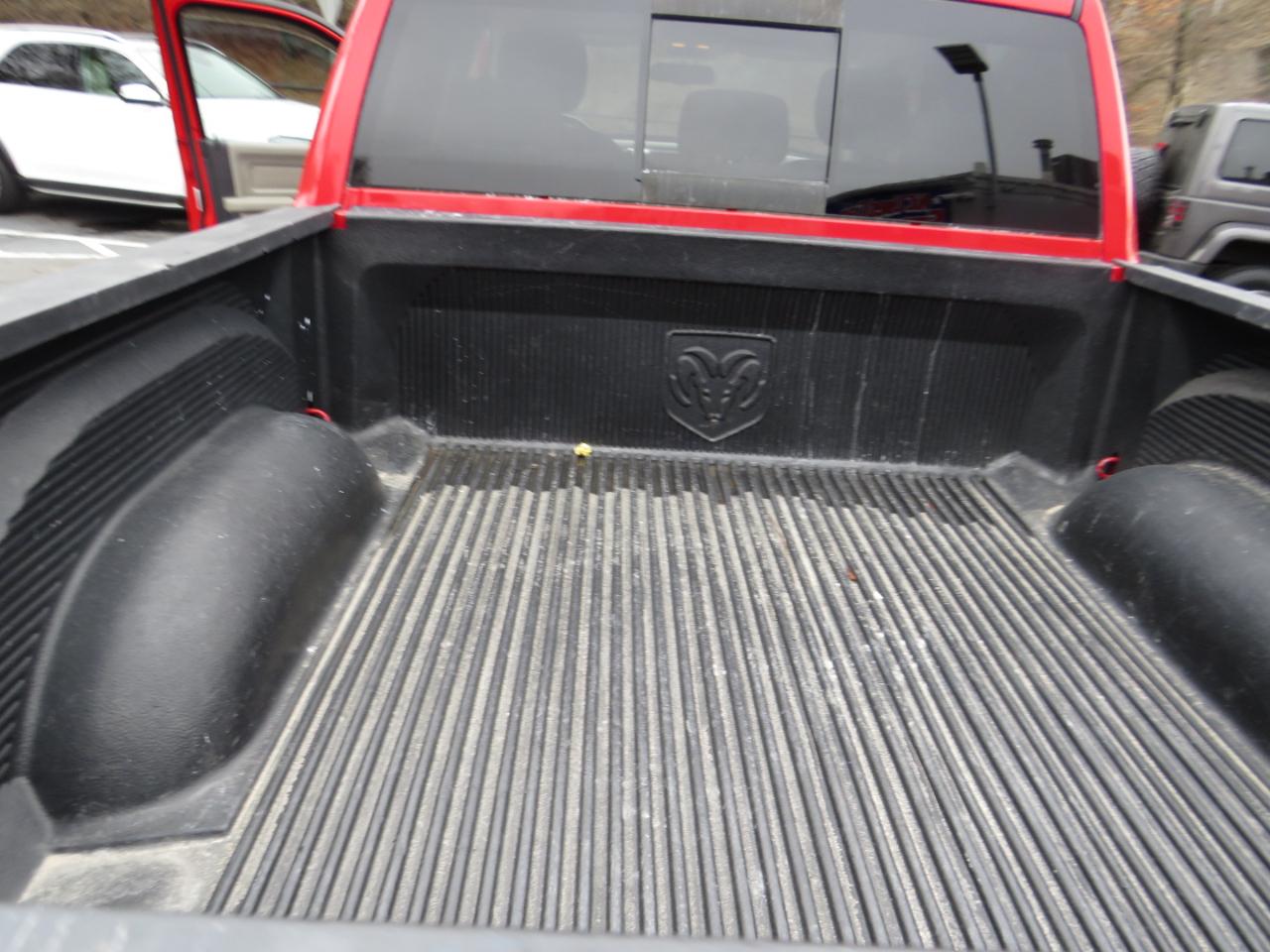 Dodge Ram 1500 4WD Crew Cab 140.5" SLT 2010