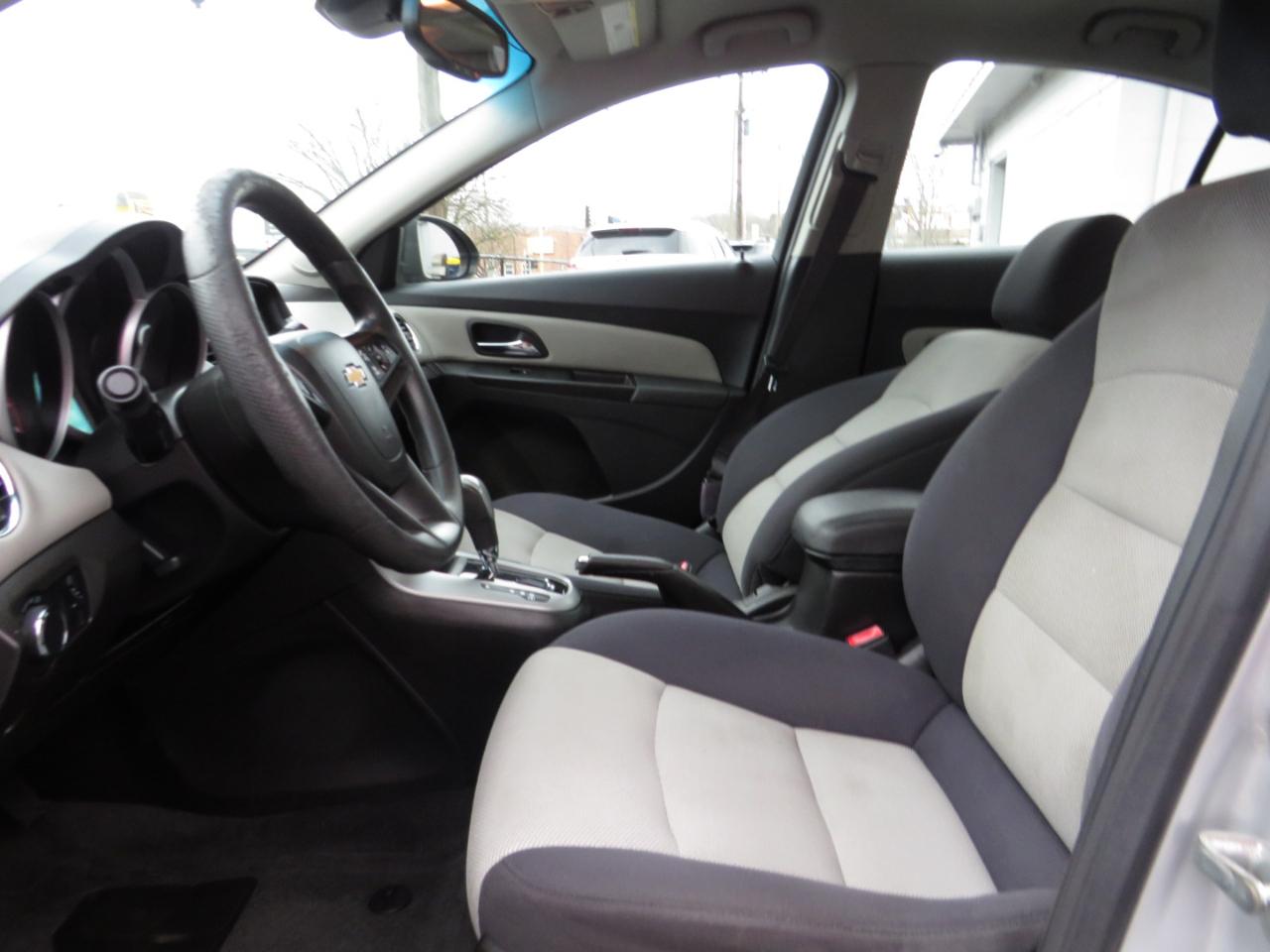 Chevrolet Cruze 4dr Sdn Auto LS 2013