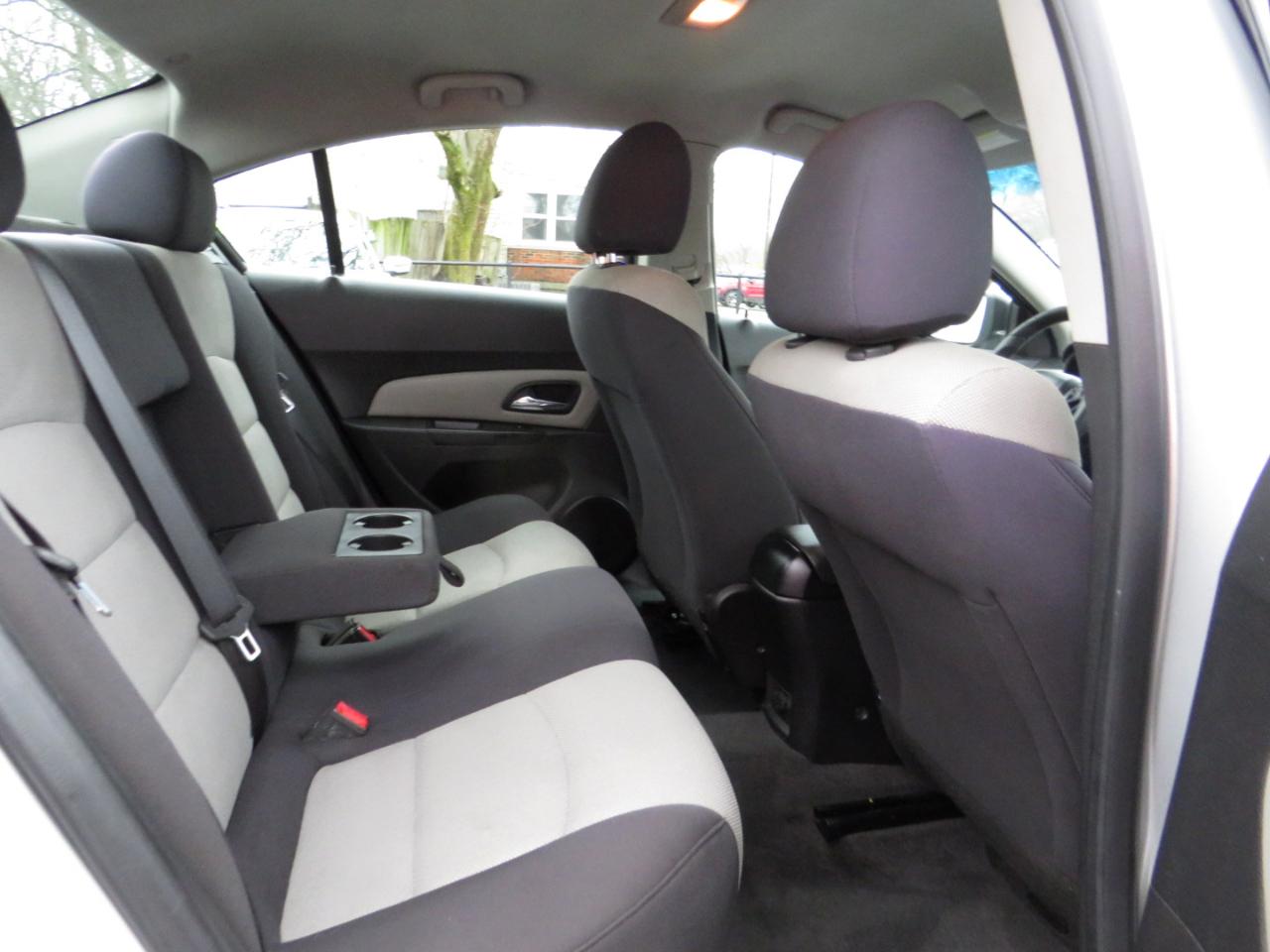 Chevrolet Cruze 4dr Sdn Auto LS 2013