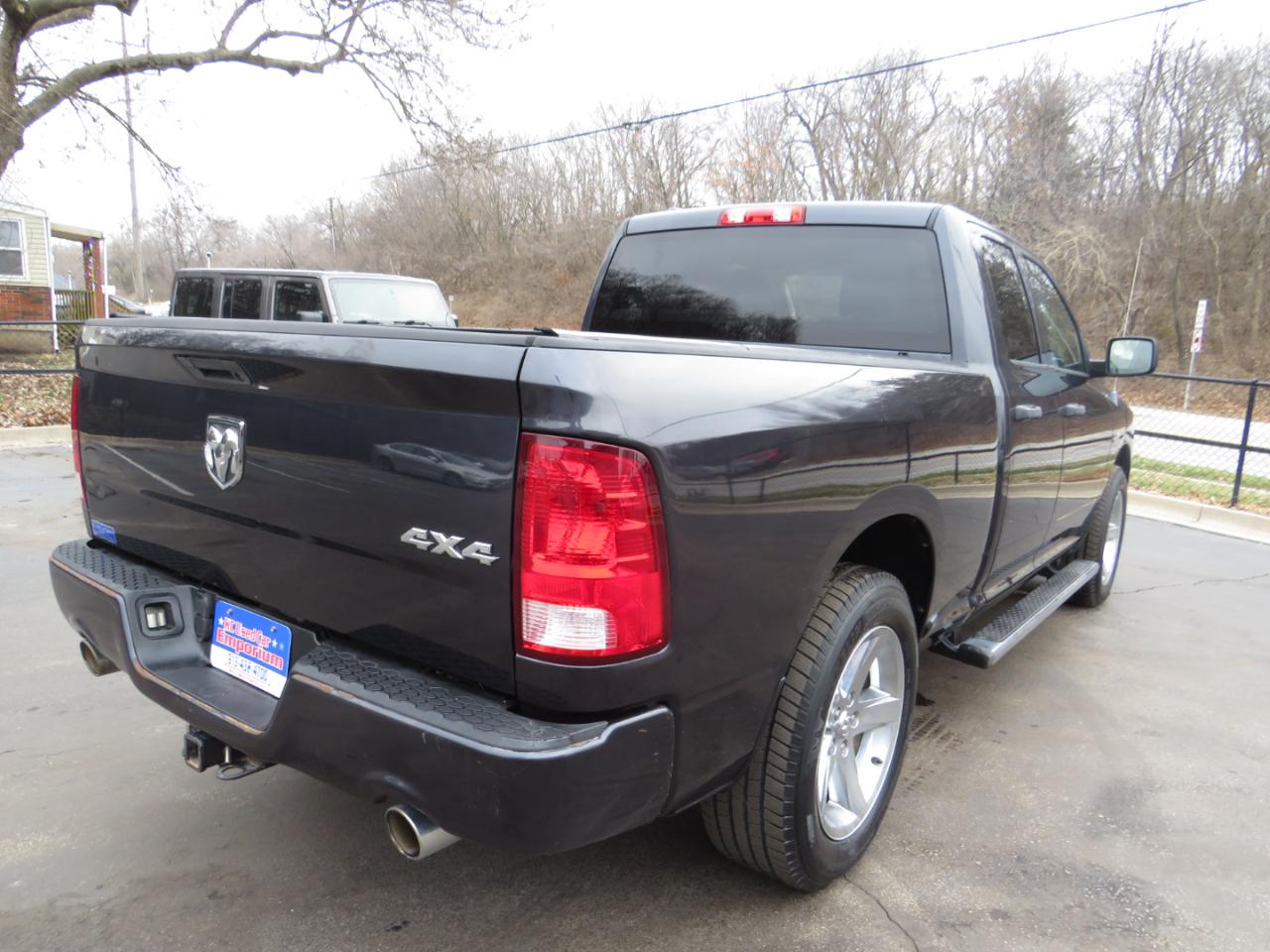 Dodge Ram 1500 4dr Quad Cab 140.5" WB SLT 2003