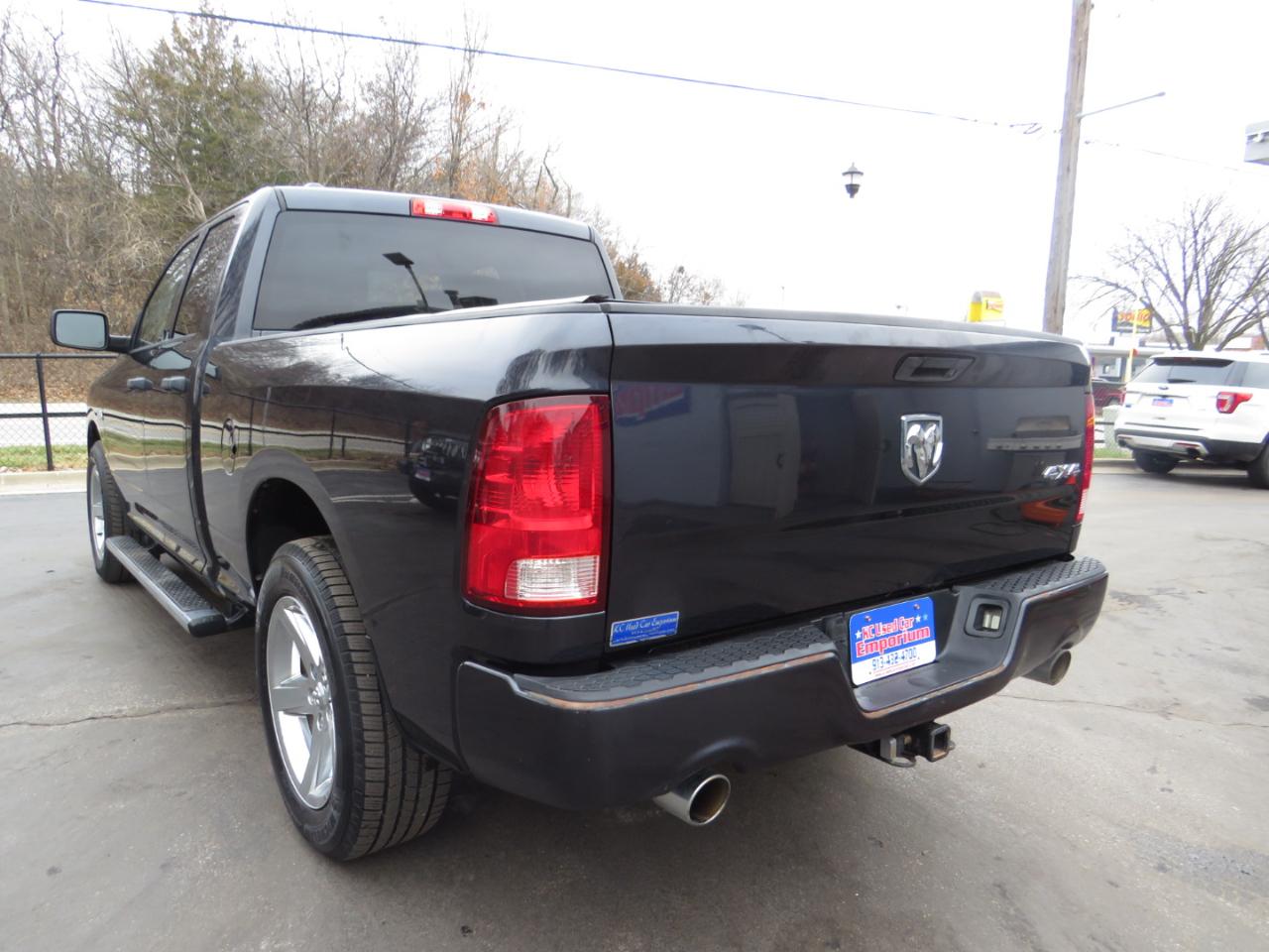 Dodge Ram 1500 4dr Quad Cab 140.5" WB SLT 2003