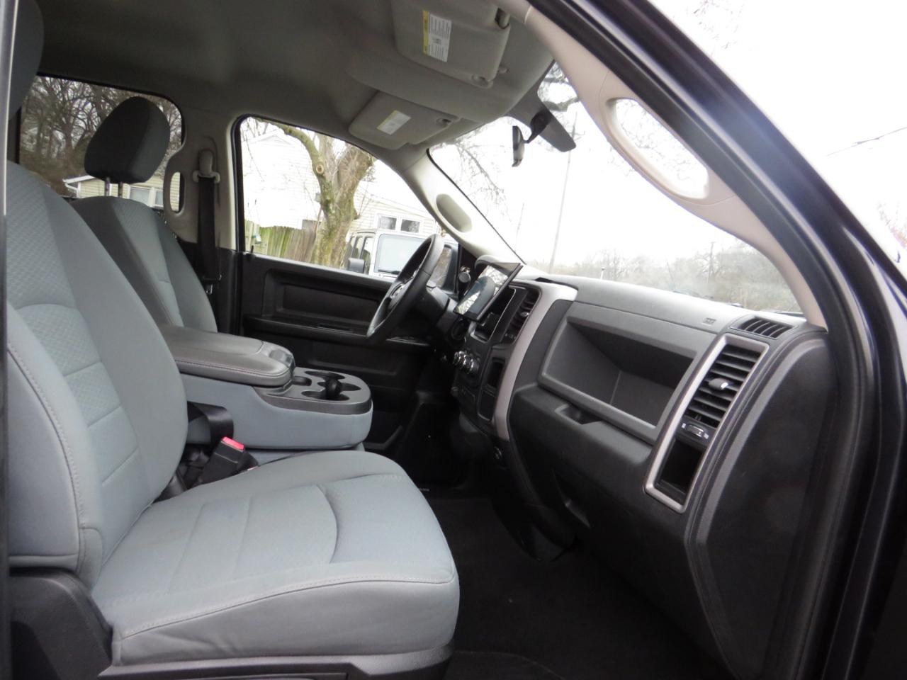 Dodge Ram 1500 4dr Quad Cab 140.5" WB SLT 2003