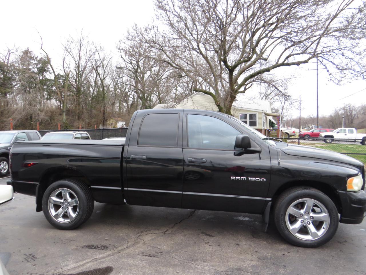 Dodge Ram 1500 4dr Quad Cab 140.5" WB SLT 2003