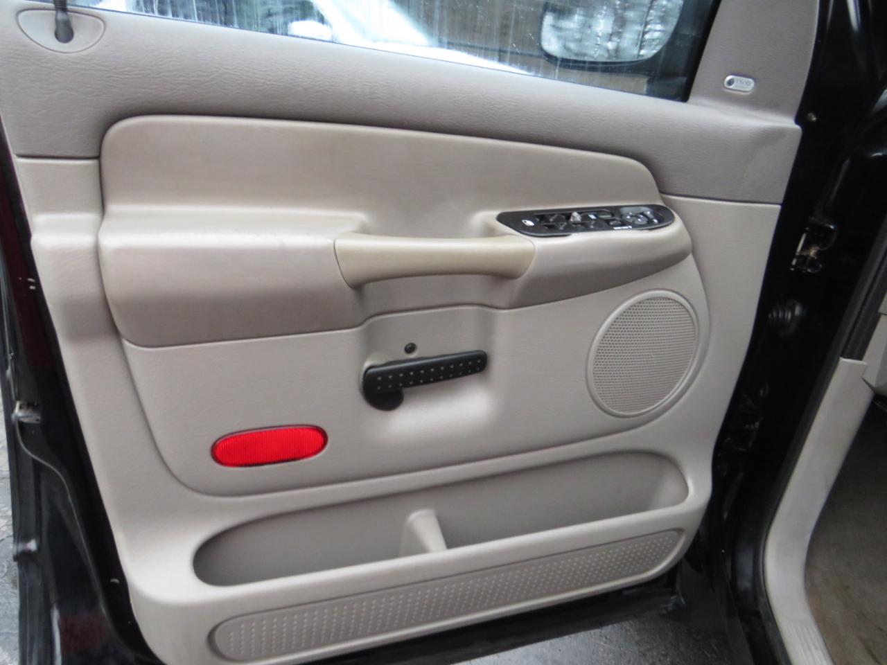 Dodge Ram 1500 4dr Quad Cab 140.5" WB SLT 2003