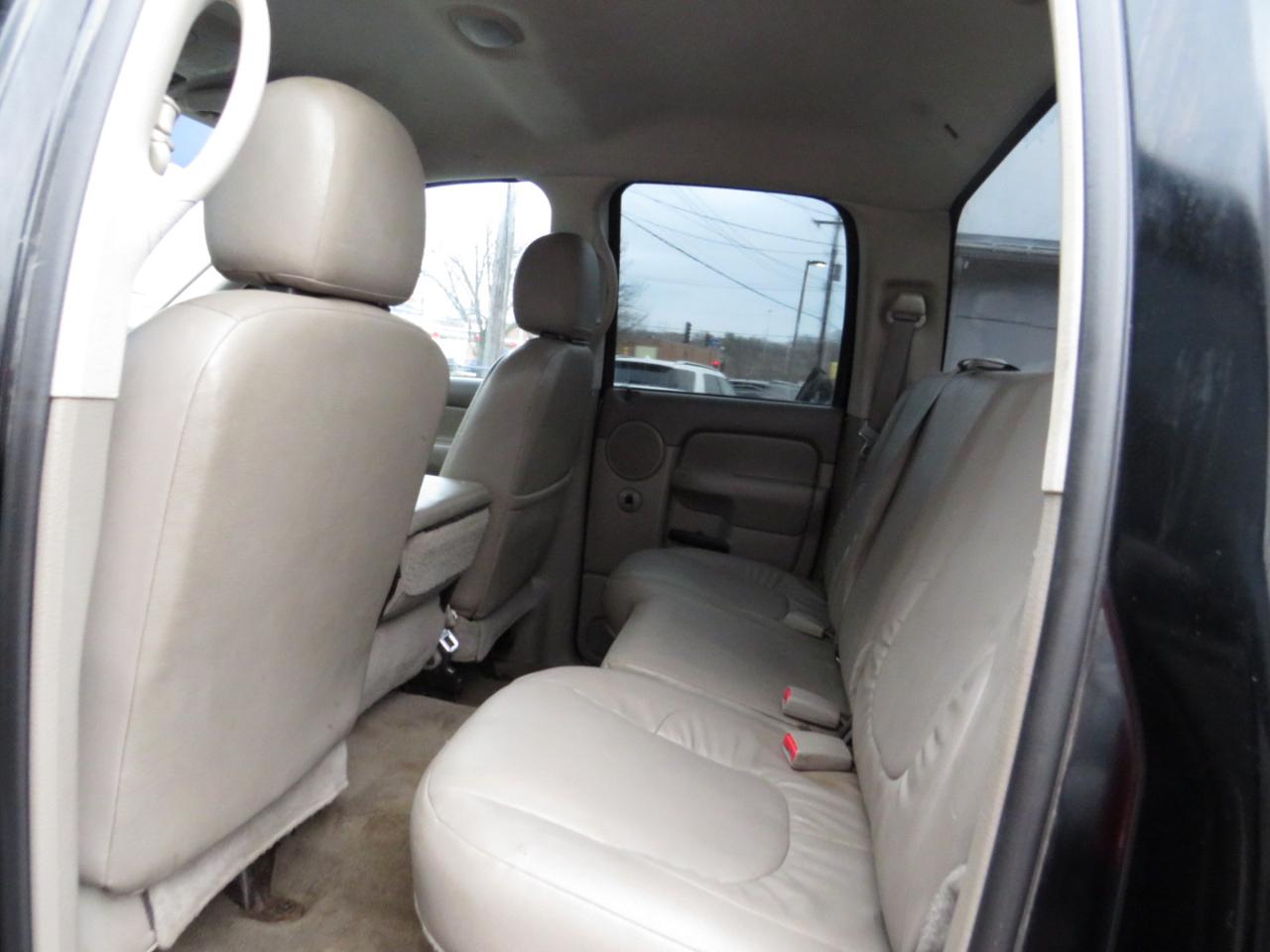 Dodge Ram 1500 4dr Quad Cab 140.5" WB SLT 2003