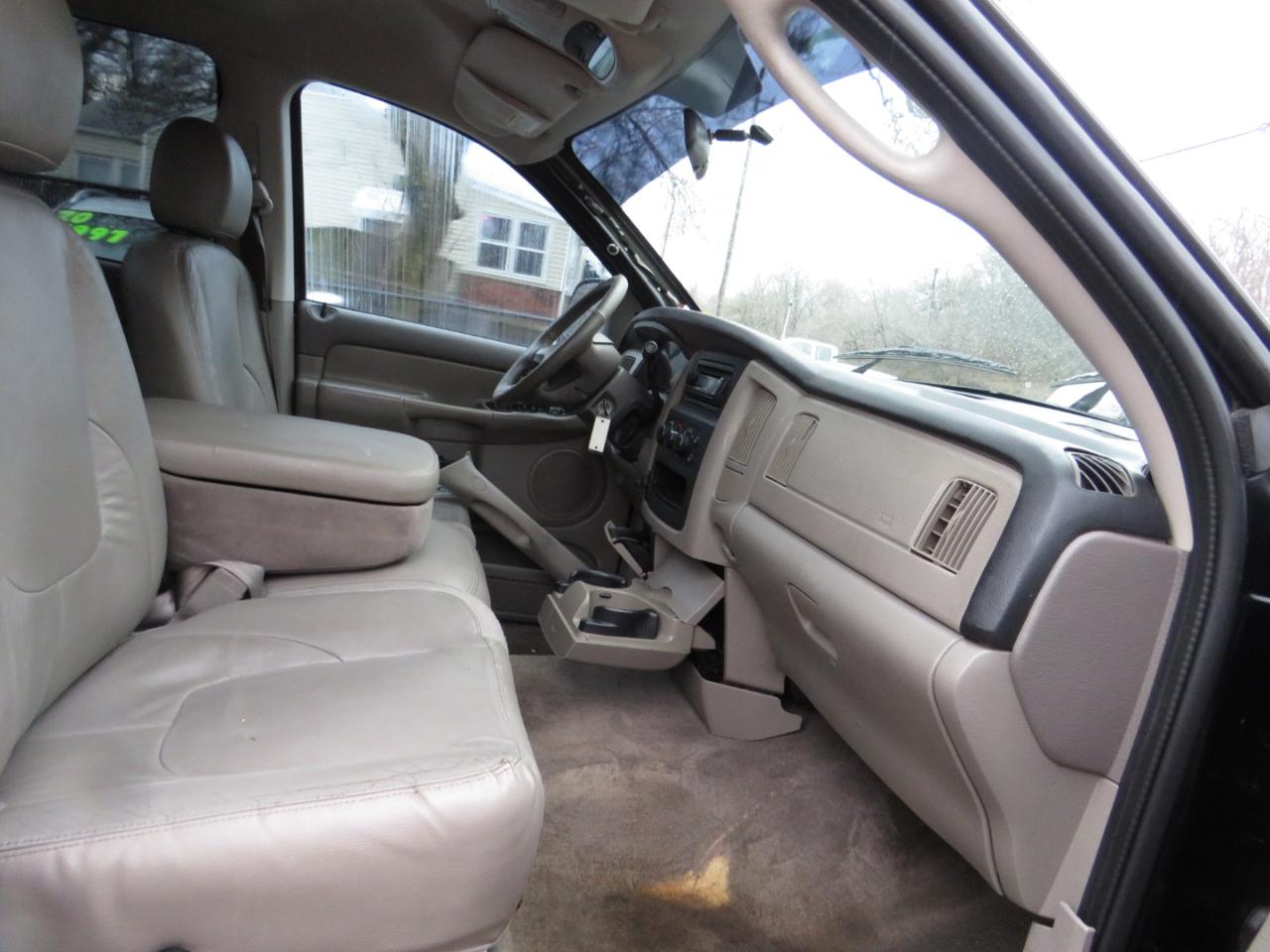 Dodge Ram 1500 4dr Quad Cab 140.5" WB SLT 2003