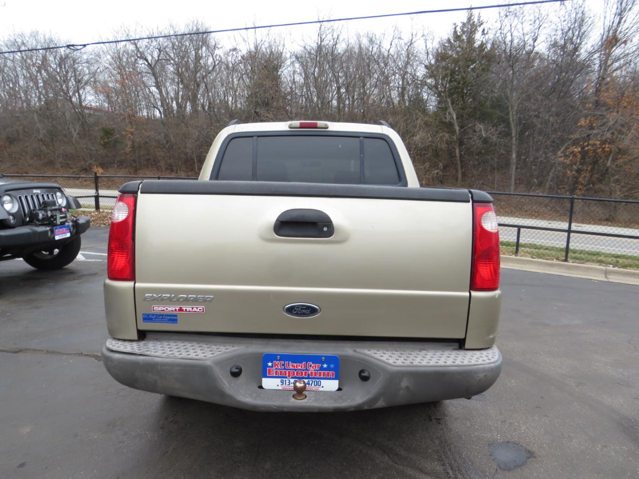 Ford Explorer Sport Trac 4dr 126" WB 4WD 2001