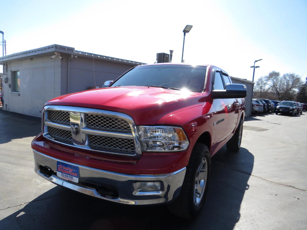 RAM 1500 4WD Crew Cab 140.5" Laramie 2011