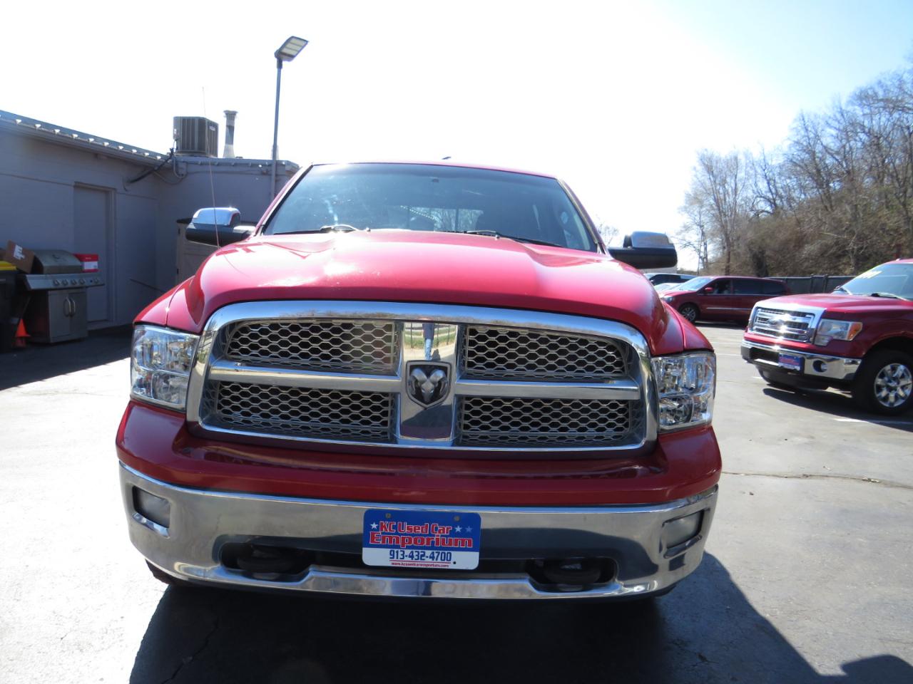 RAM 1500 4WD Crew Cab 140.5" Laramie 2011