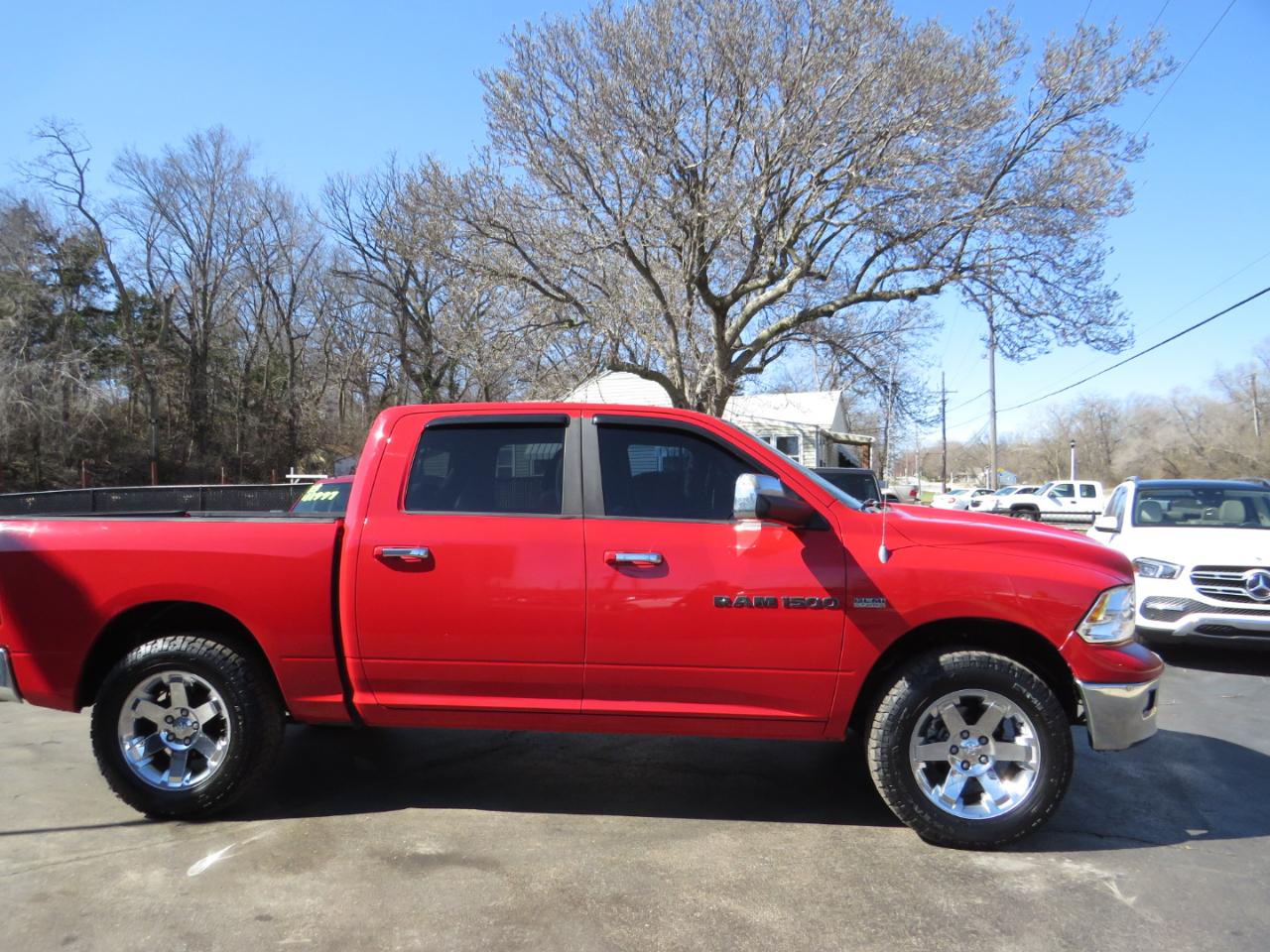 RAM 1500 4WD Crew Cab 140.5" Laramie 2011