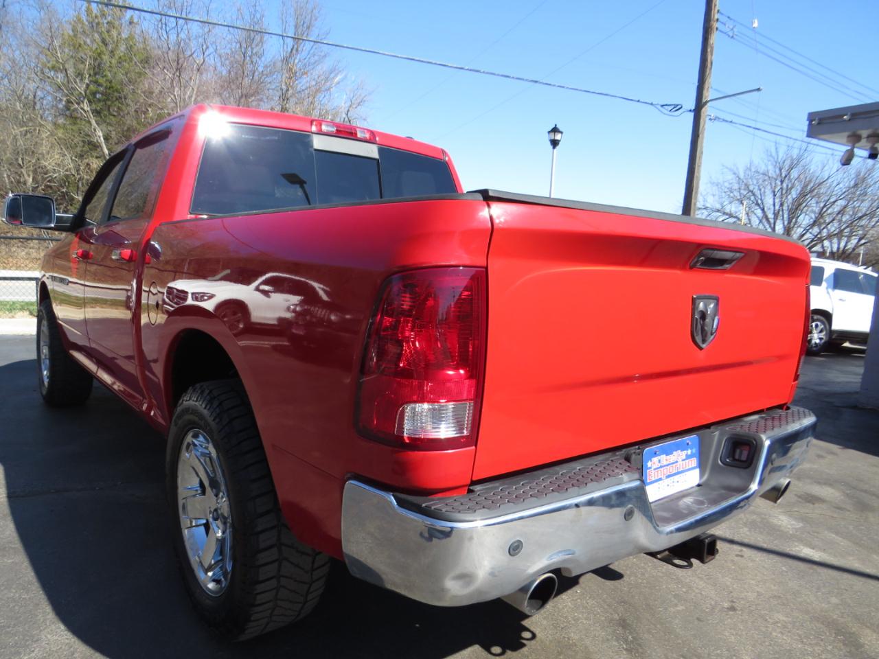RAM 1500 4WD Crew Cab 140.5" Laramie 2011