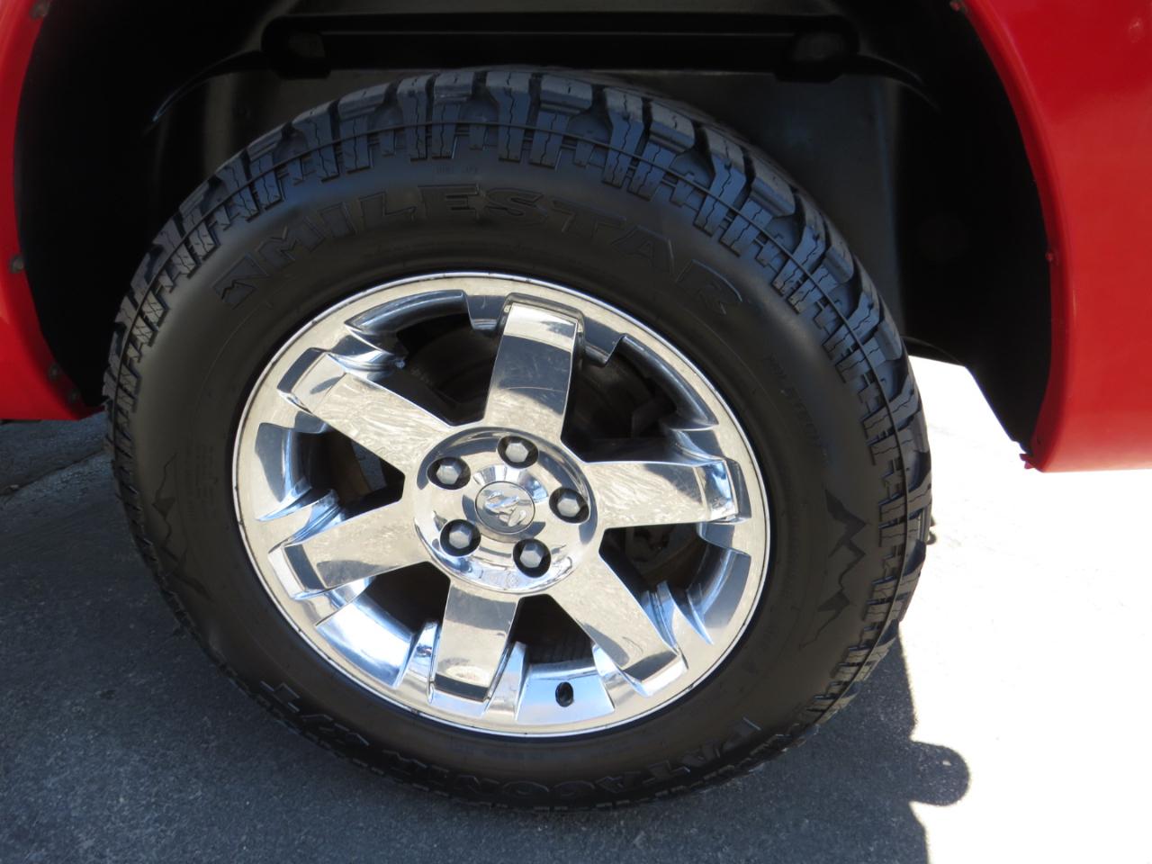 RAM 1500 4WD Crew Cab 140.5" Laramie 2011