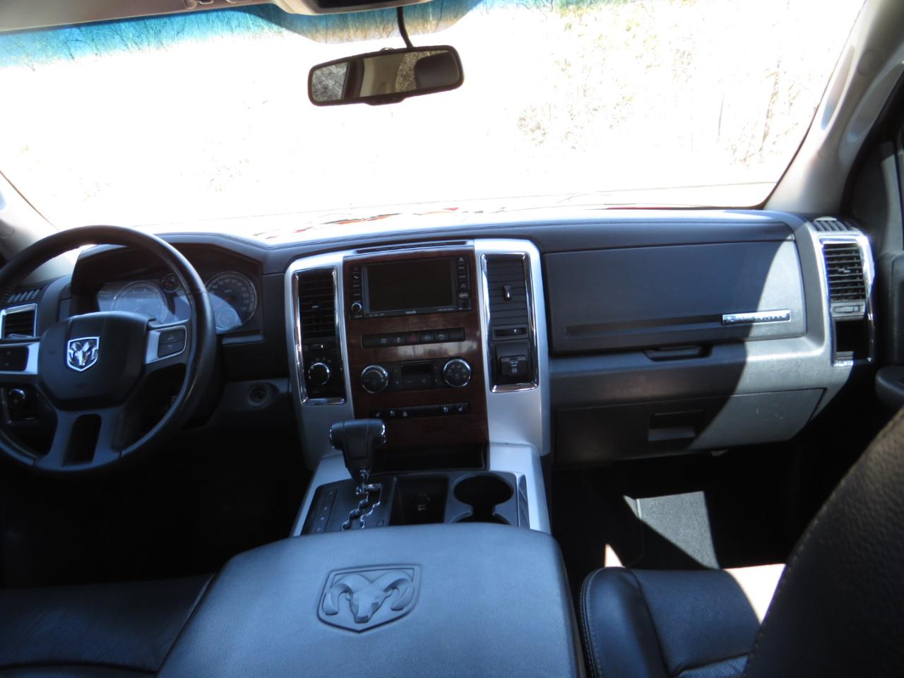 RAM 1500 4WD Crew Cab 140.5" Laramie 2011