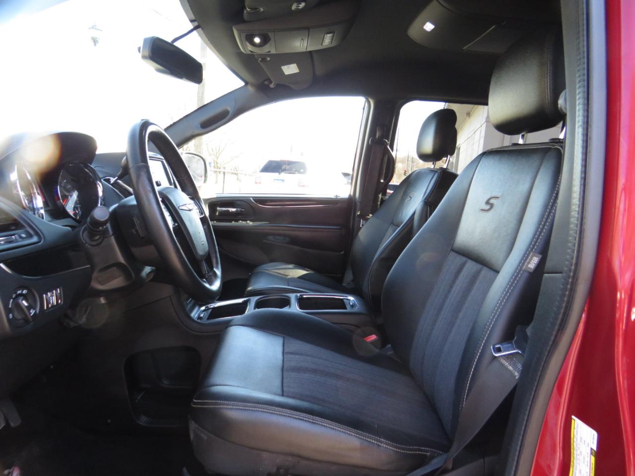 Chrysler Town & Country 4dr Wgn S 2016