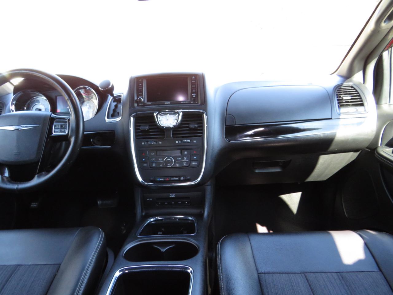 Chrysler Town & Country 4dr Wgn S 2016