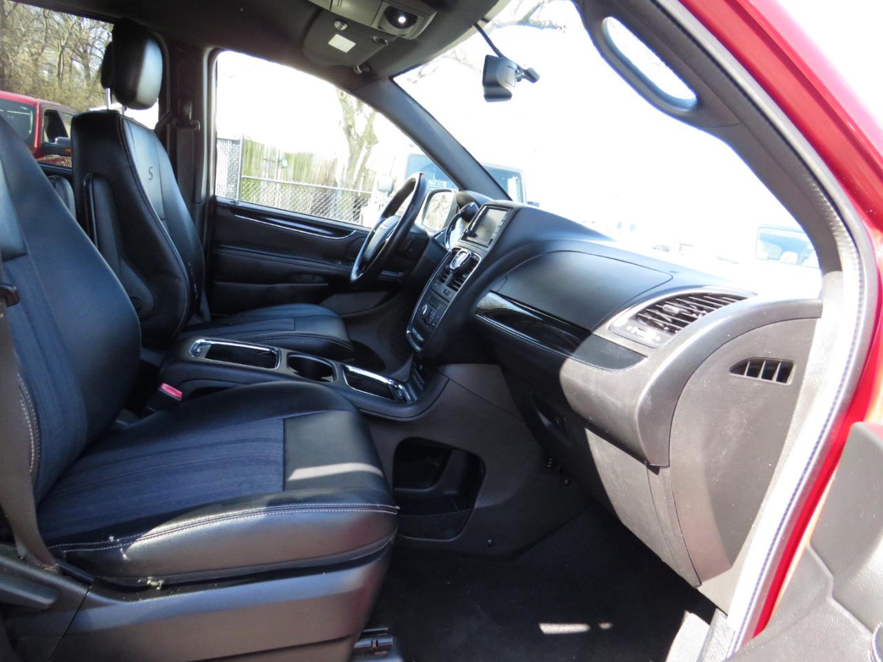 Chrysler Town & Country 4dr Wgn S 2016