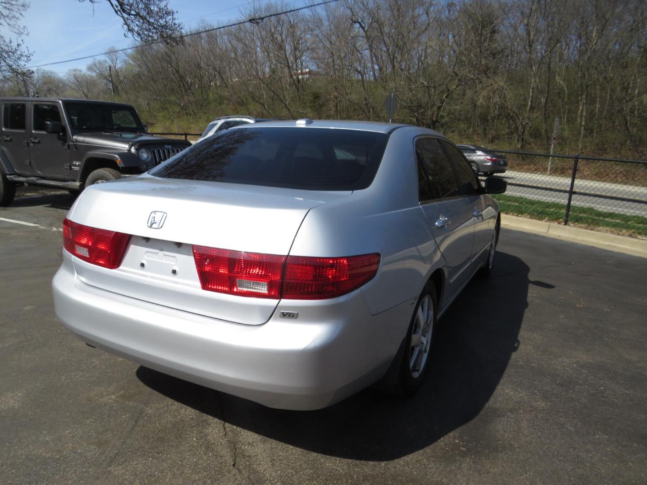 Honda Accord Sdn EX-L V6 AT 2005