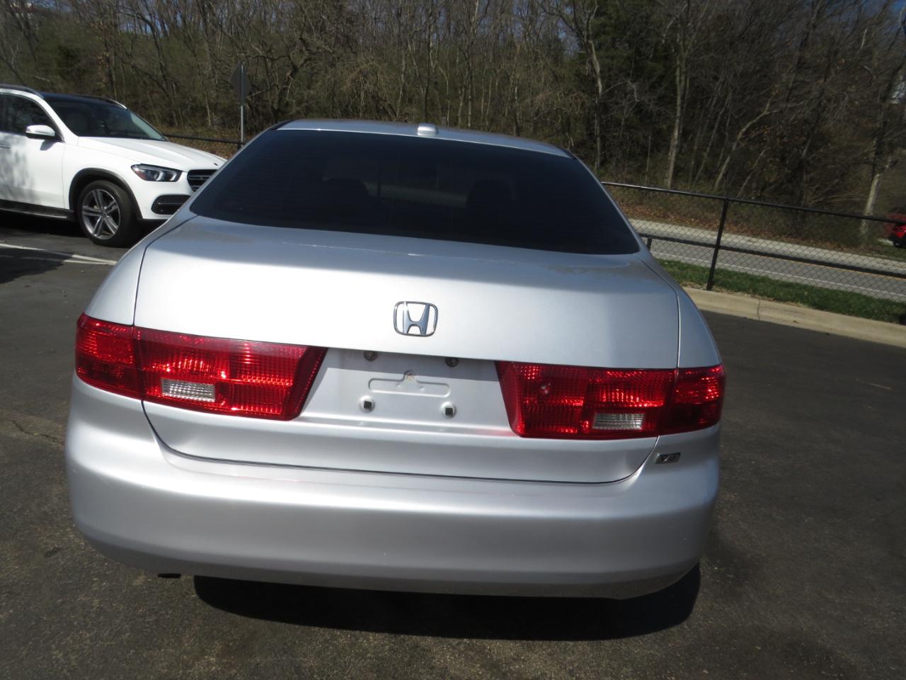 Honda Accord Sdn EX-L V6 AT 2005