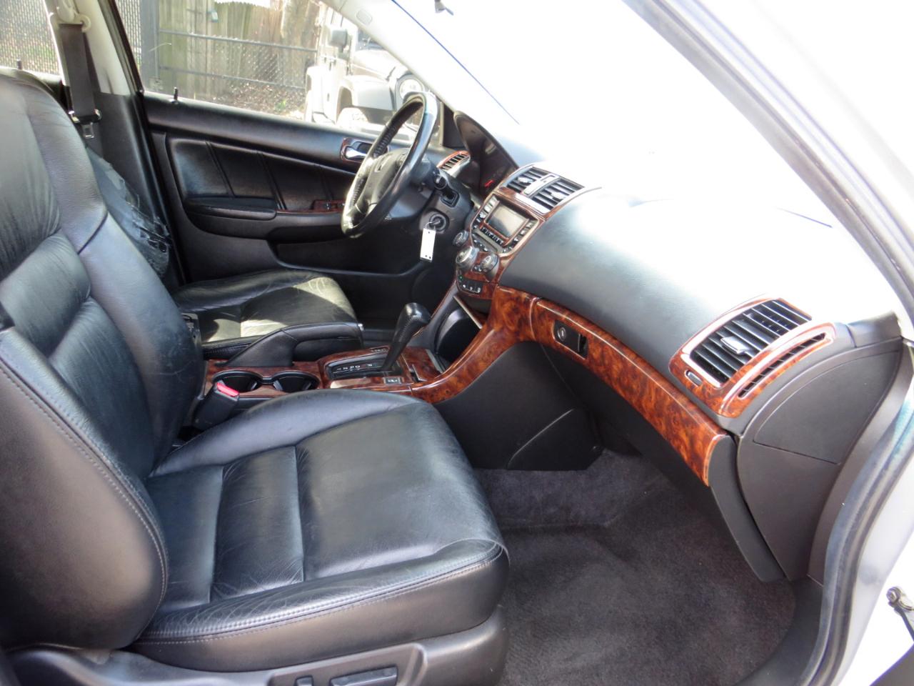 Honda Accord Sdn EX-L V6 AT 2005