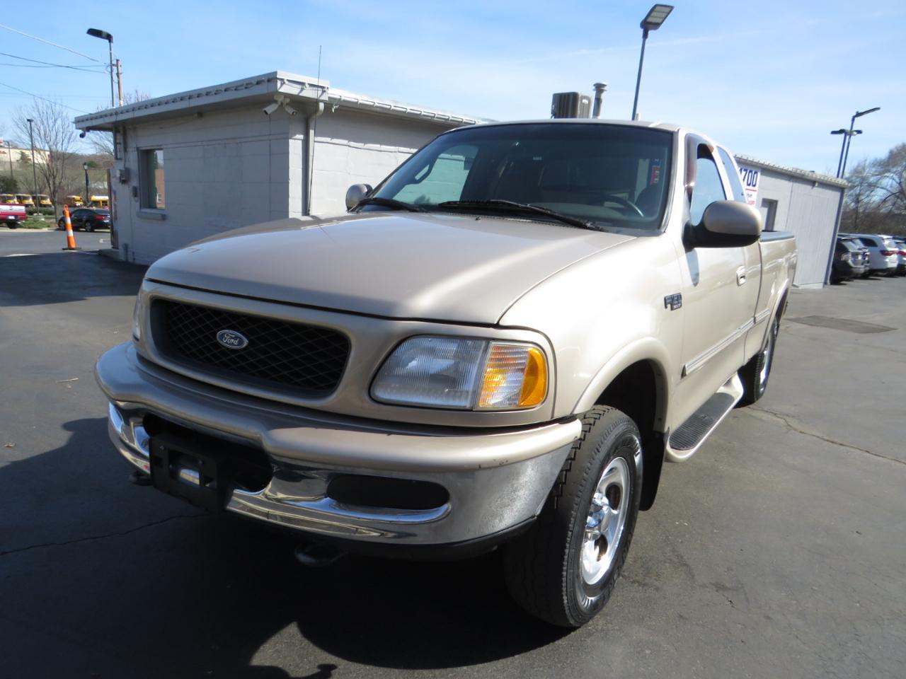Ford F-150 Supercab 139" 4WD Lariat 1997