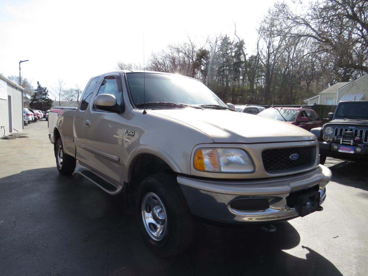 Ford F-150 Supercab 139" 4WD Lariat 1997