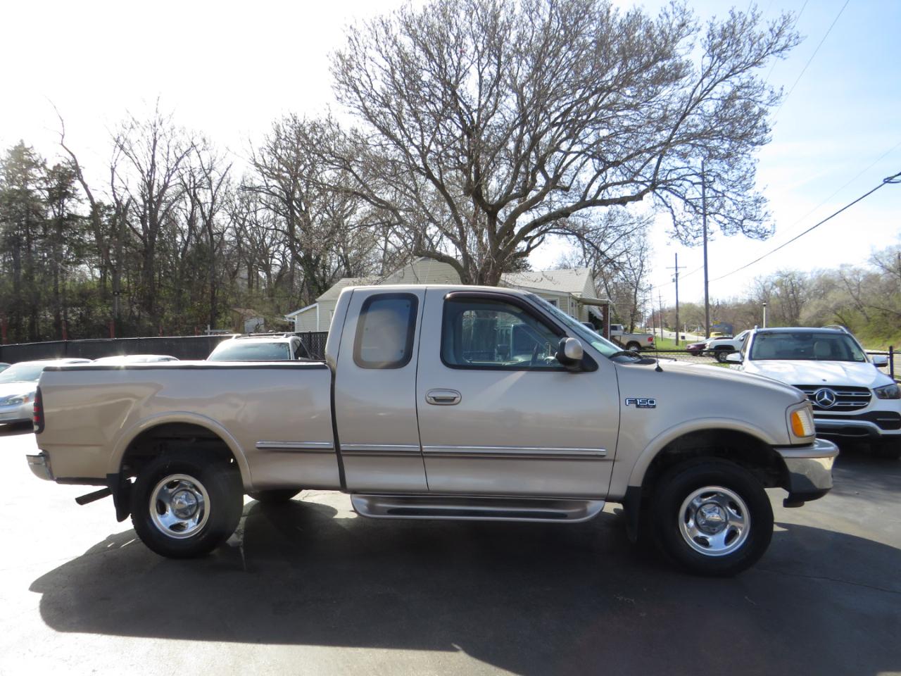 Ford F-150 Supercab 139" 4WD Lariat 1997