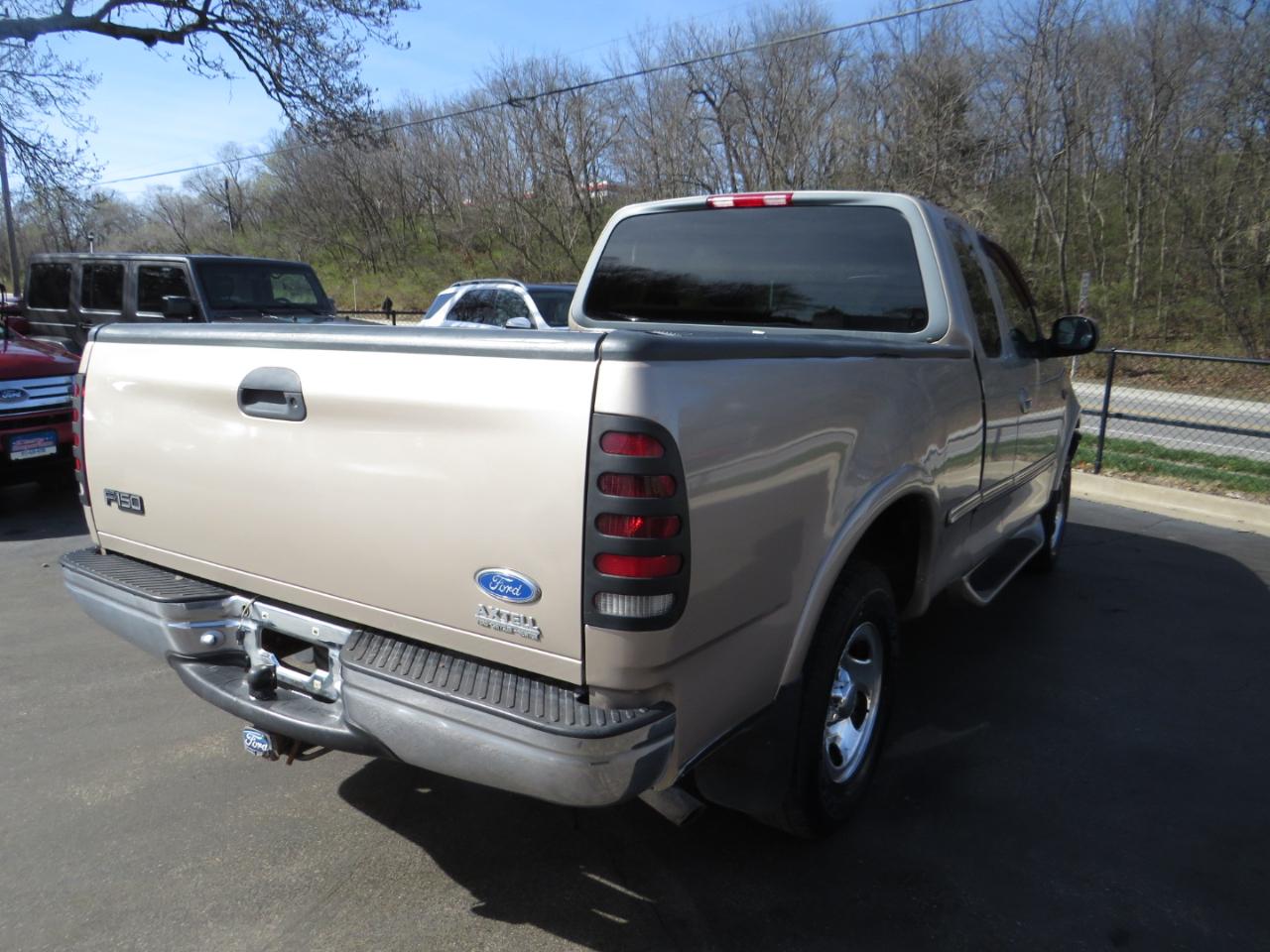 Ford F-150 Supercab 139" 4WD Lariat 1997