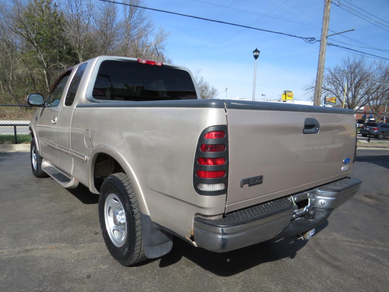 Ford F-150 Supercab 139" 4WD Lariat 1997