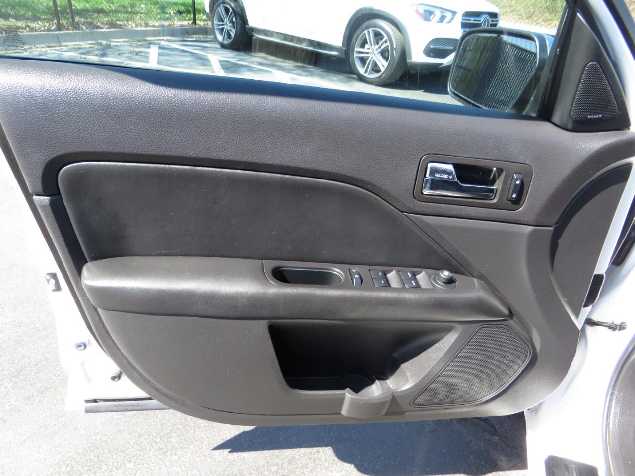 Mercury Milan 4dr Sdn Premier FWD 2011