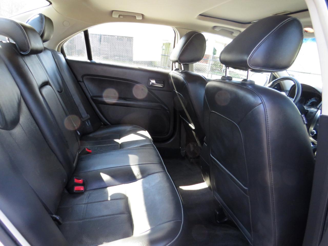 Mercury Milan 4dr Sdn Premier FWD 2011