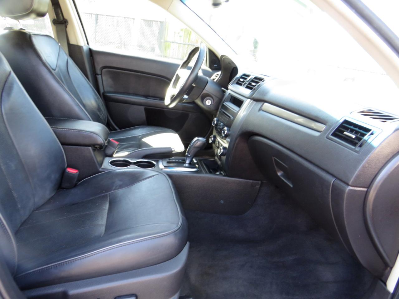 Mercury Milan 4dr Sdn Premier FWD 2011