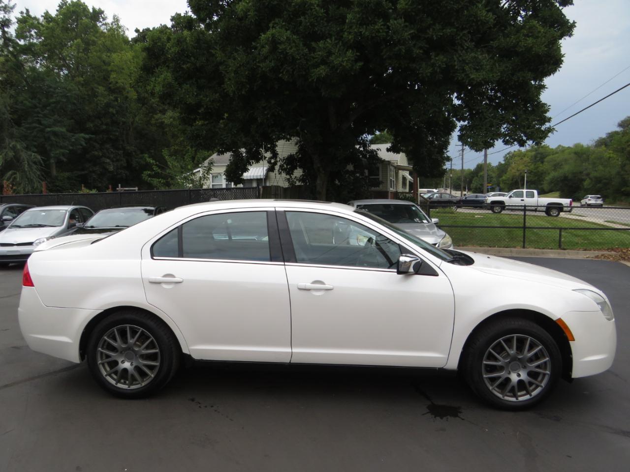 Mercury Milan 4dr Sdn Premier FWD 2011