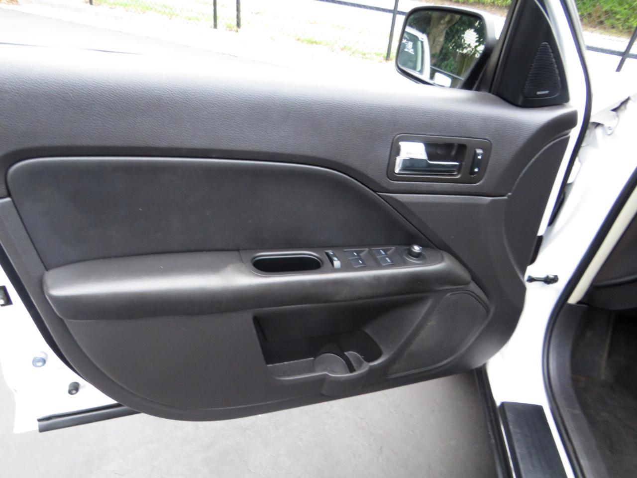 Mercury Milan 4dr Sdn Premier FWD 2011