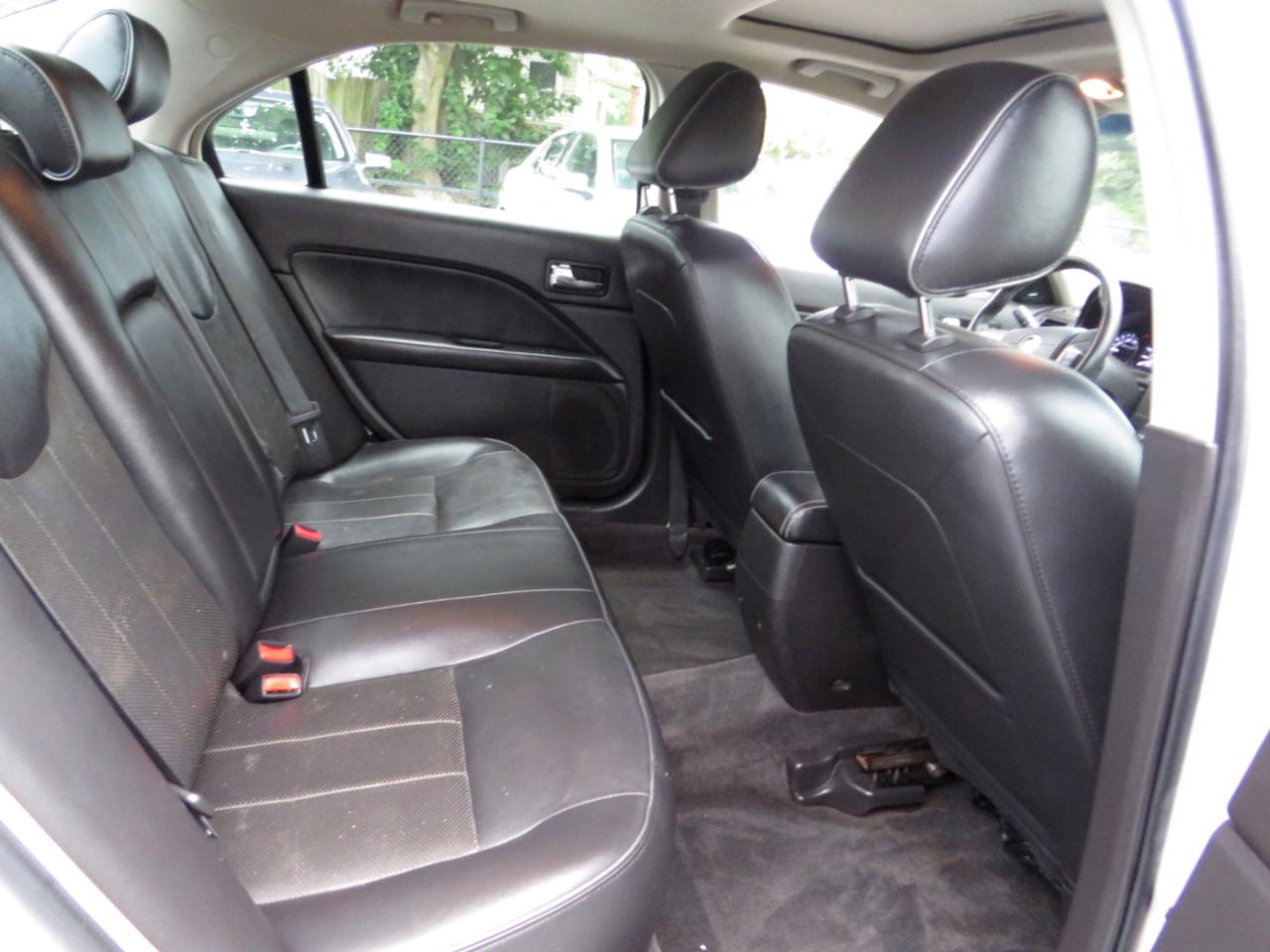 Mercury Milan 4dr Sdn Premier FWD 2011