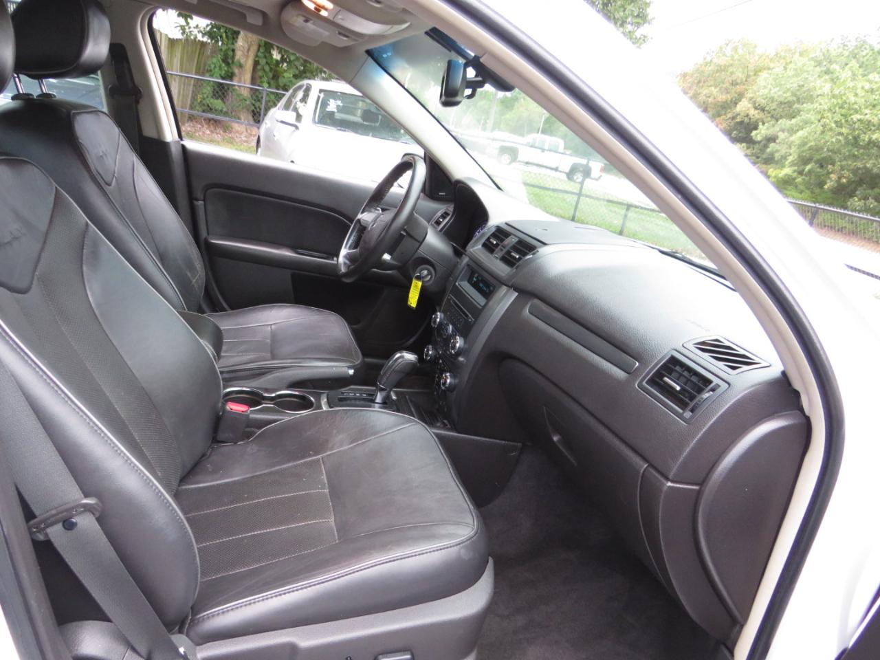 Mercury Milan 4dr Sdn Premier FWD 2011