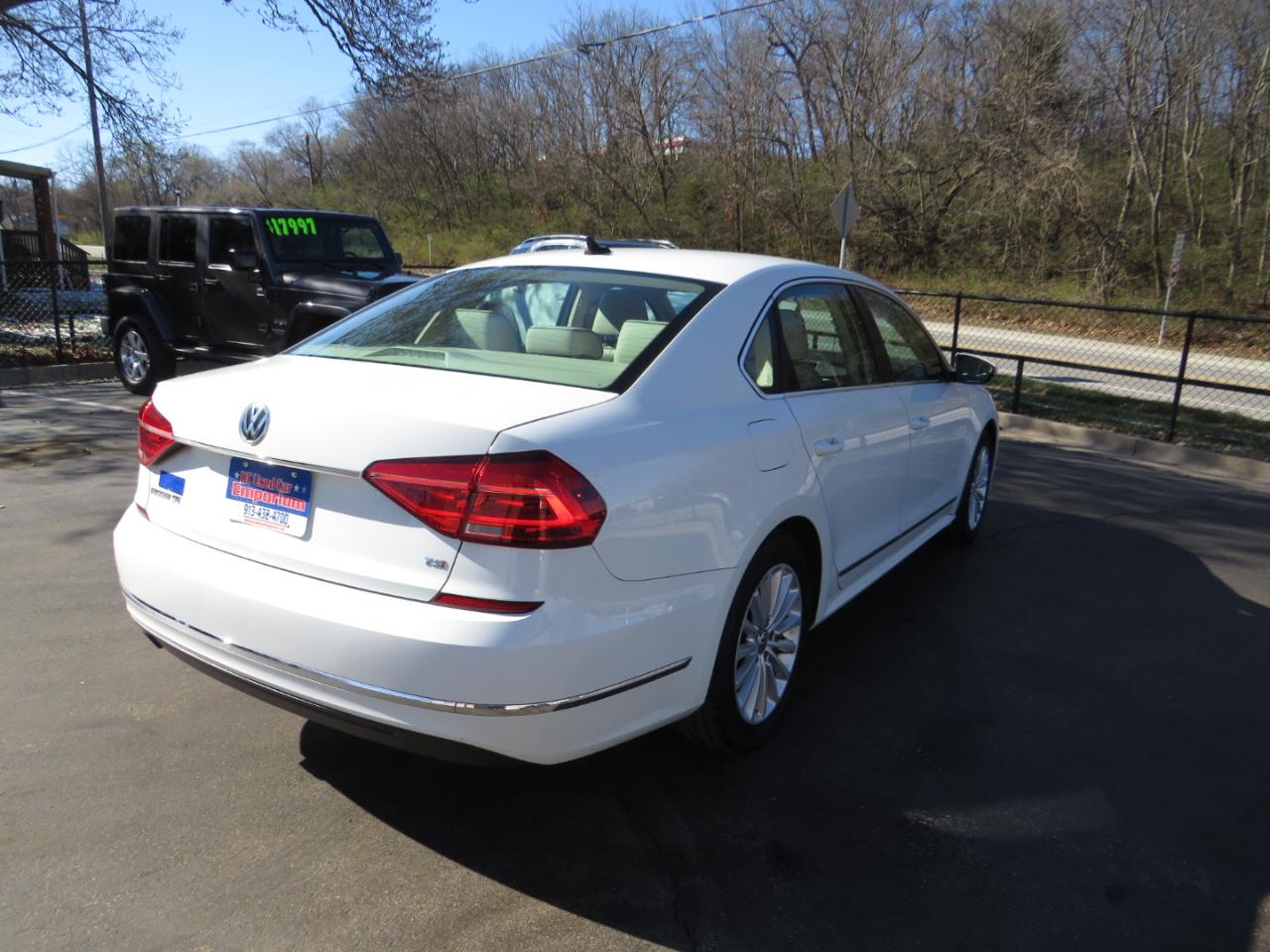 Volkswagen Passat 4dr Sdn 1.8T Auto SE 2016