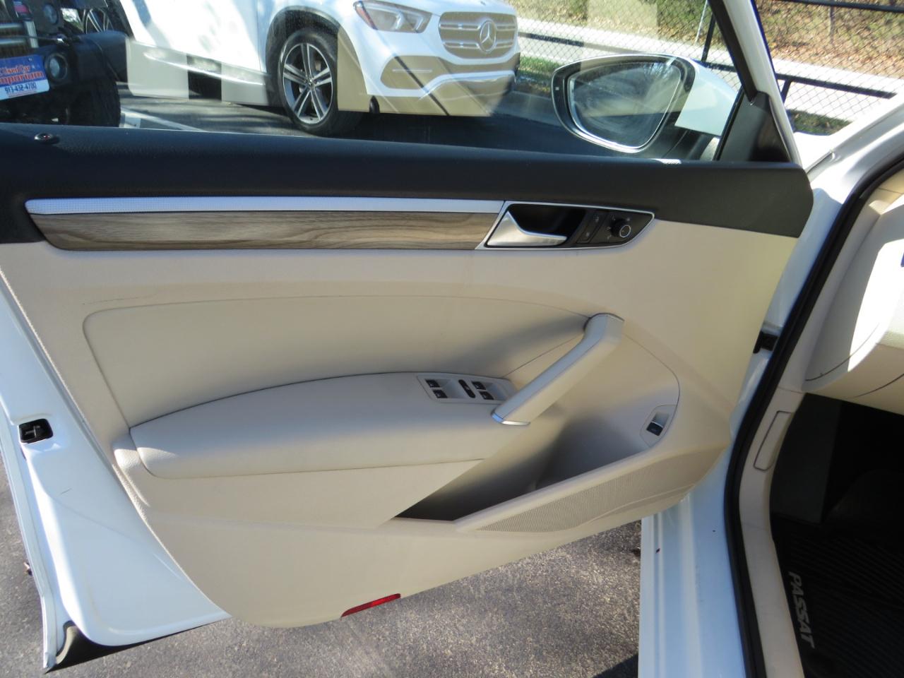 Volkswagen Passat 4dr Sdn 1.8T Auto SE 2016