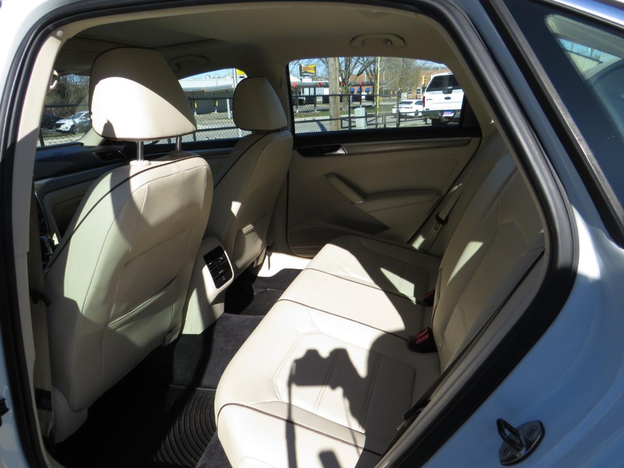 Volkswagen Passat 4dr Sdn 1.8T Auto SE 2016