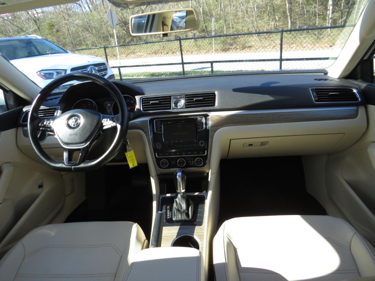 Volkswagen Passat 4dr Sdn 1.8T Auto SE 2016