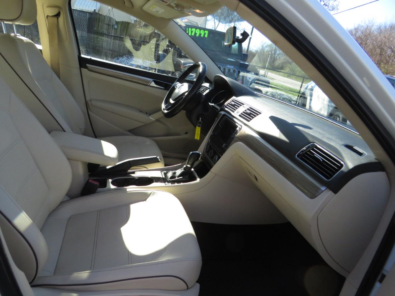 Volkswagen Passat 4dr Sdn 1.8T Auto SE 2016