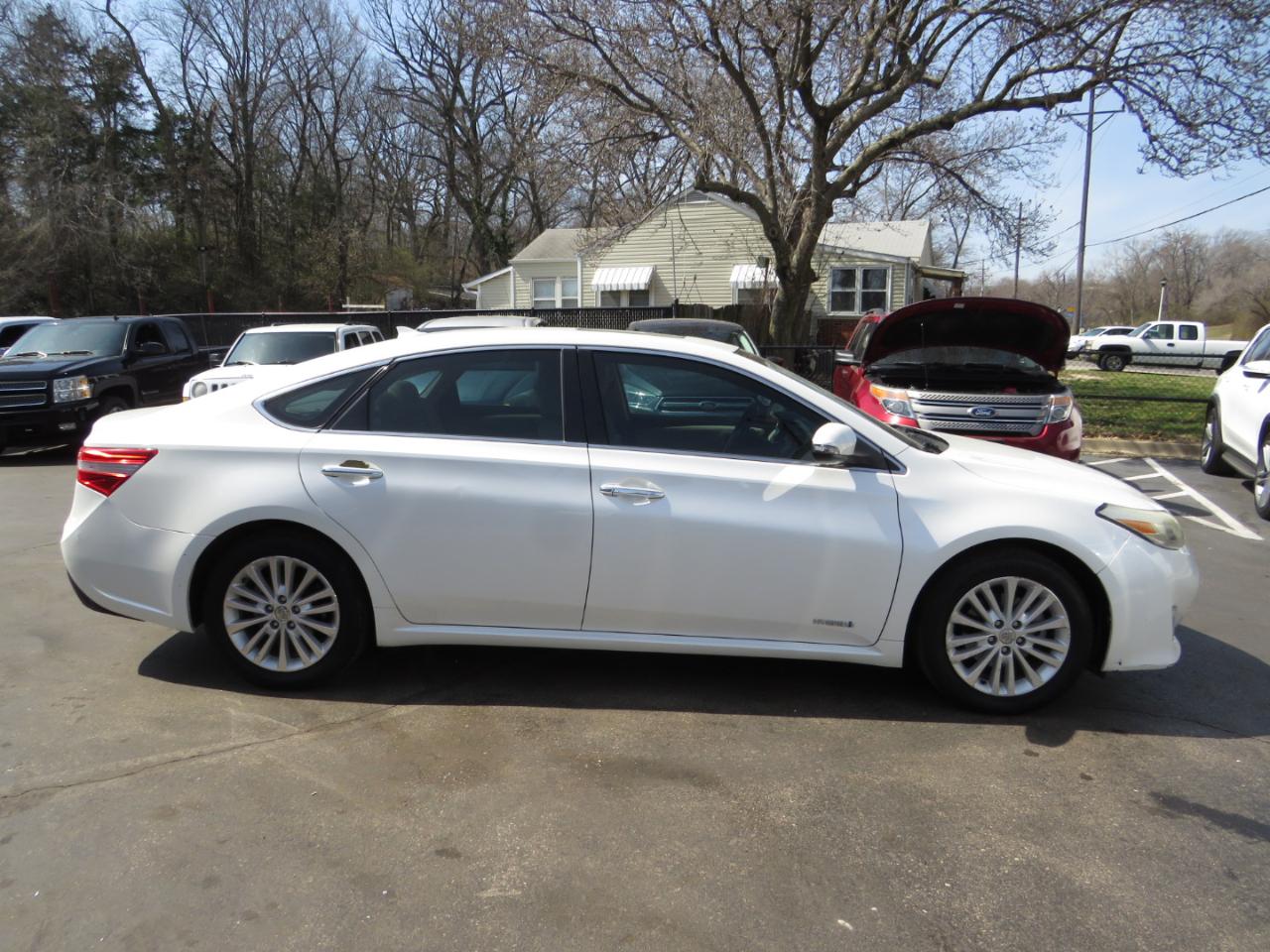 Toyota Avalon Hybrid 4dr Sdn XLE Premium (Natl) 2013