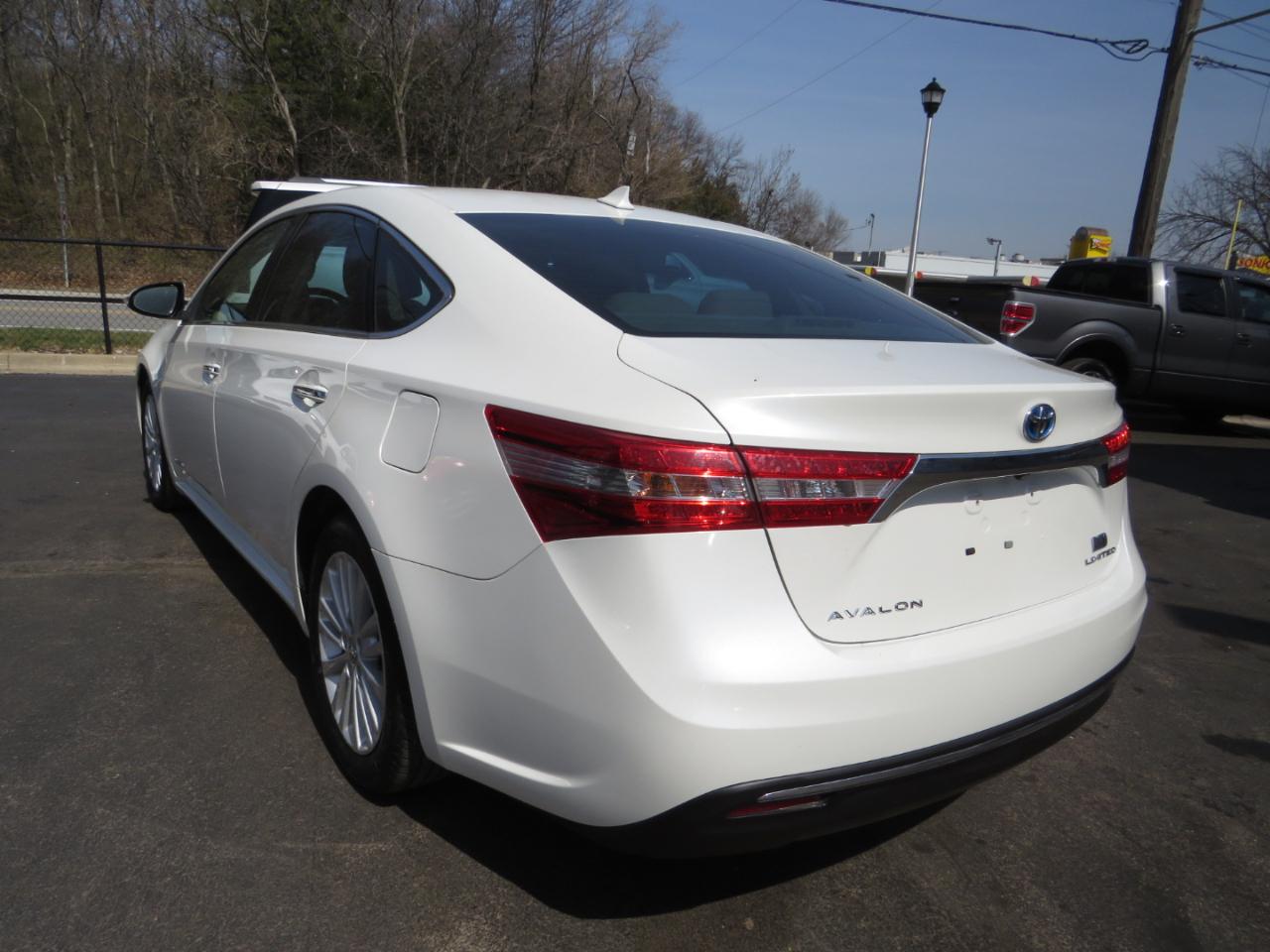 Toyota Avalon Hybrid 4dr Sdn XLE Premium (Natl) 2013