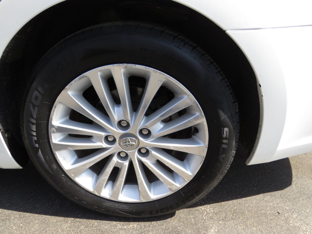 Toyota Avalon Hybrid 4dr Sdn XLE Premium (Natl) 2013