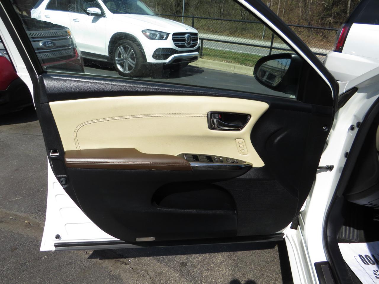 Toyota Avalon Hybrid 4dr Sdn XLE Premium (Natl) 2013